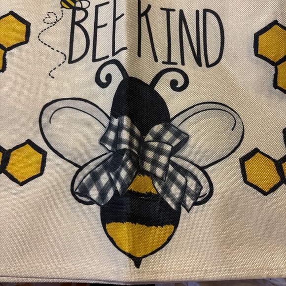 New Bee Kind  Table Mats Set of 4 Washable Placemats 12x18 Inch Farmhouse Dining - Picture 3 of 10